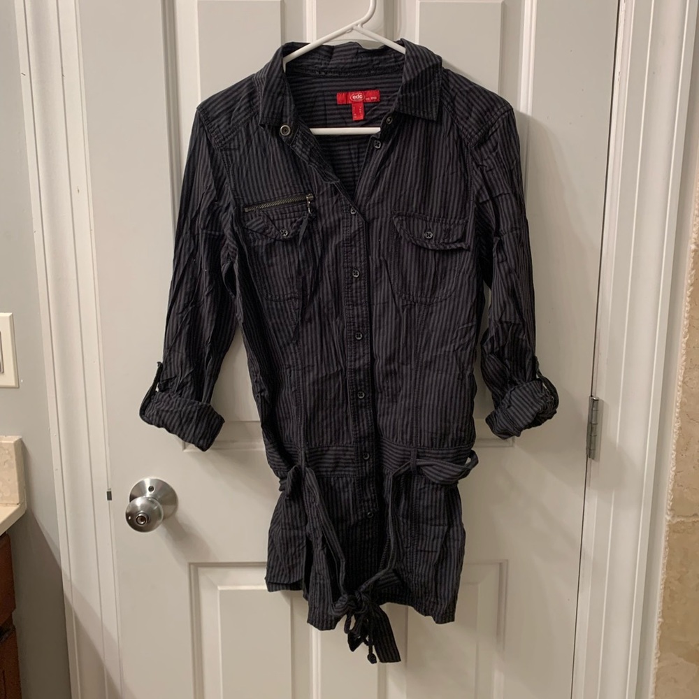 Size Large EDC by Esprit black striped long button down top